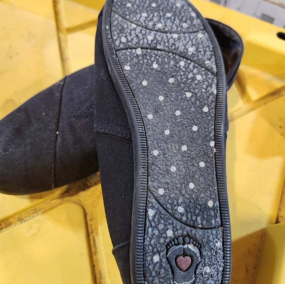 Bobs black slip on shoes size 8.5 - Picture 2 of 3